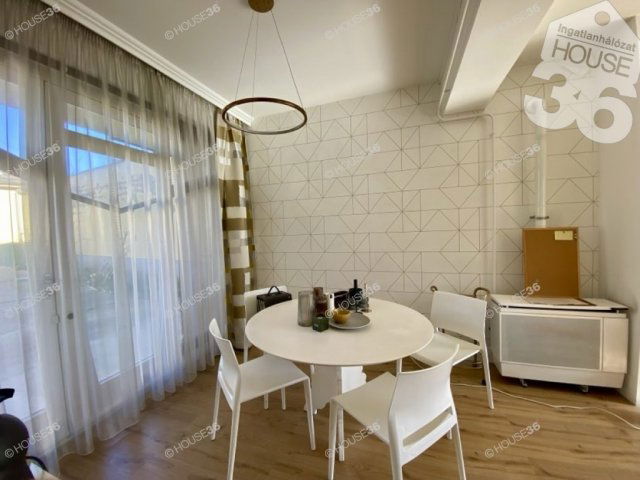 Eladó üzlethelyiség, Kecskeméten 56 M Ft, 2 szobás