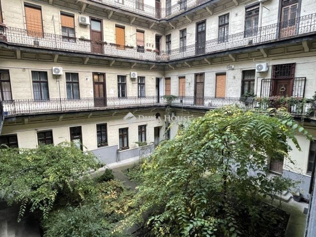 Eladó téglalakás, Budapesten, VI. kerületben 89 M Ft, 2 szobás