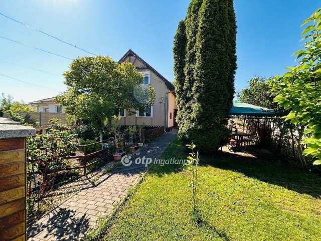 Eladó családi ház, Debrecenben 89 M Ft, 2+4 szobás
