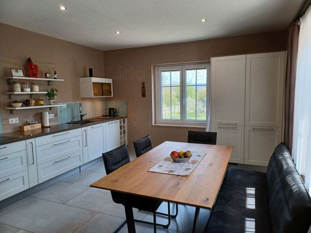 Eladó családi ház, Keszthelyen 187.125 M Ft, 6 szobás