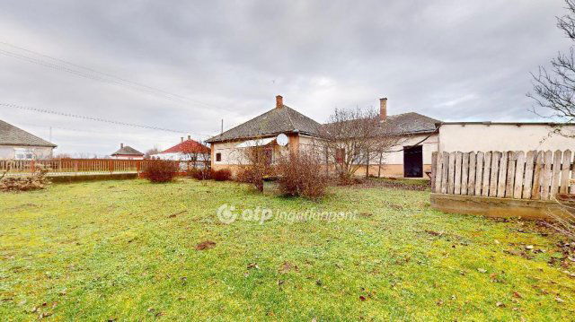 Eladó családi ház, Napkoron 26.4 M Ft, 2 szobás