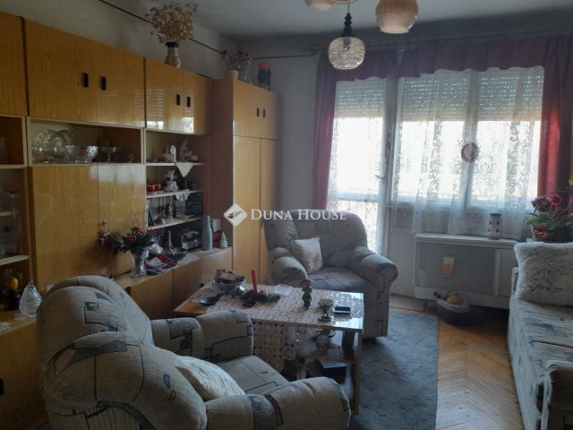 Eladó téglalakás, Szolnokon 29.5 M Ft, 2 szobás