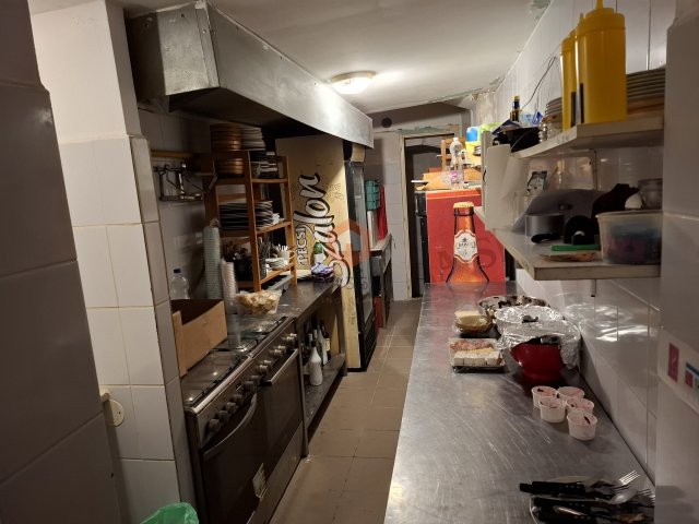 Kiadó üzlethelyiség, Pécsett, Búza téren 220 E Ft / hó