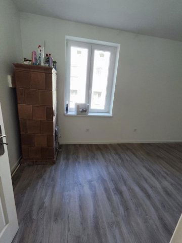 Eladó téglalakás, Komlón 25.99 M Ft, 2+2 szobás