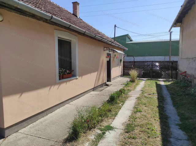 Eladó családi ház, Öcsödön 6.9 M Ft, 2 szobás
