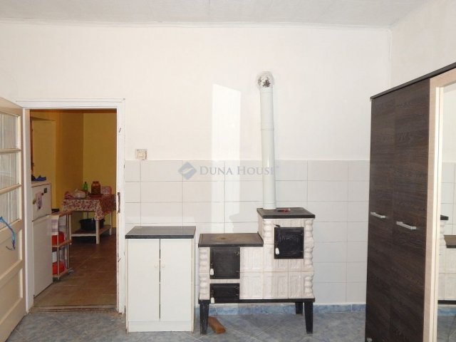 Eladó családi ház, Sárbogárdon 17.9 M Ft, 1 szobás