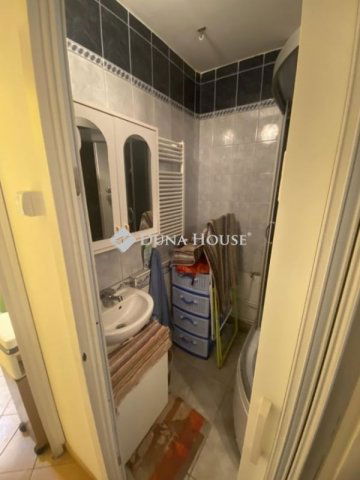 Eladó panellakás, Szegeden 49.9 M Ft, 2+1 szobás