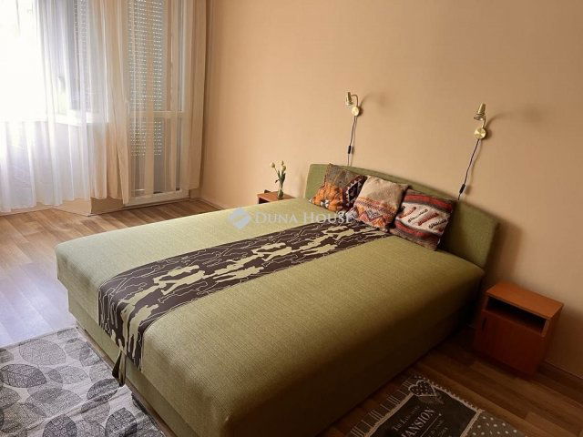 Kiadó téglalakás, albérlet, Pécsett 180 E Ft / hó, 2 szobás