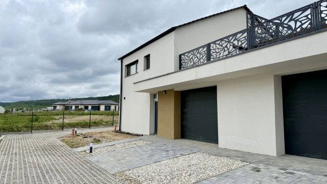 Eladó ikerház, Budajenőn 168 M Ft, 5 szobás