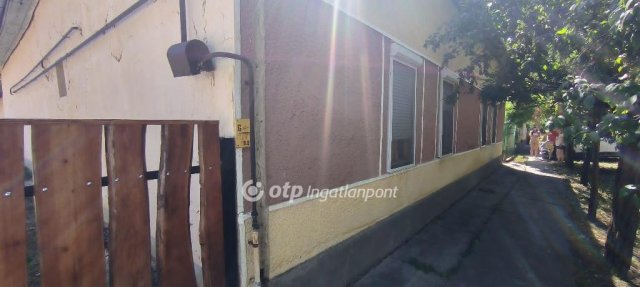 Eladó családi ház, Bélmegyeren 7.5 M Ft, 2 szobás
