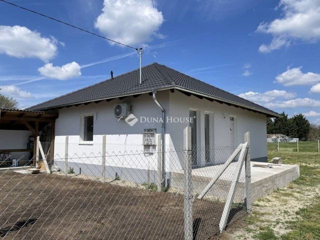 Eladó ikerház, Inárcson 89 M Ft, 4 szobás / költözzbe.hu