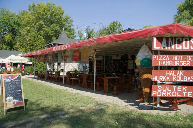 Eladó üzlethelyiség, Balatonedericsen 55 M Ft