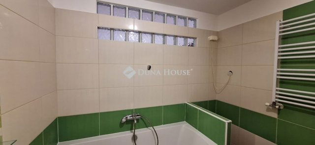 Eladó téglalakás, Kecskeméten 68.4 M Ft, 3 szobás