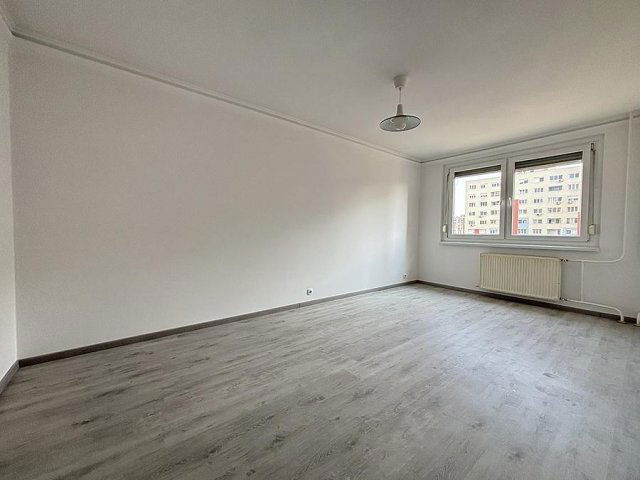 Eladó panellakás, Budapesten, III. kerületben 62.9 M Ft, 2 szobás