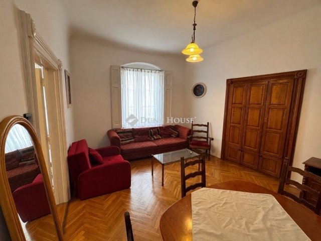 Kiadó téglalakás, albérlet, Pécsett 250 E Ft / hó, 2 szobás