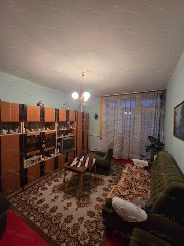 Eladó téglalakás, Oroszlányban 30 M Ft, 2 szobás