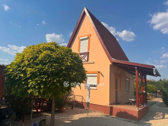 Eladó családi ház, Tápiószelén 29.9 M Ft, 1+1 szobás