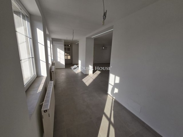 Eladó családi ház, Szabadbattyánban 74.6 M Ft, 4 szobás