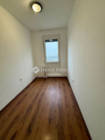 Eladó panellakás, Pécsett 49 M Ft, 3 szobás