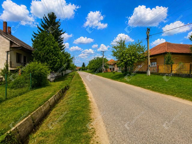 Eladó telek, Pázmándon 54 M Ft / költözzbe.hu