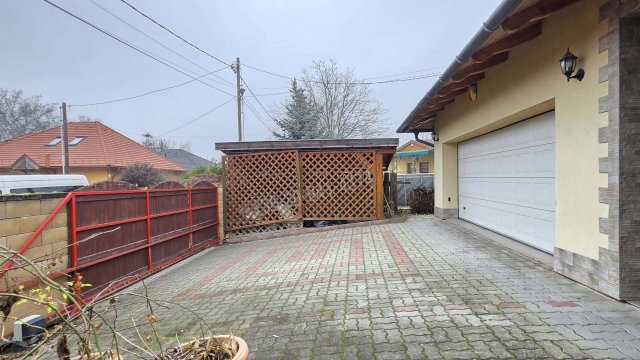 Eladó családi ház, Dunavarsányban 129.9 M Ft, 5 szobás