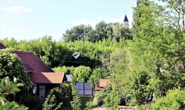 Eladó családi ház, Szakadáton 281.918 M Ft, 4 szobás