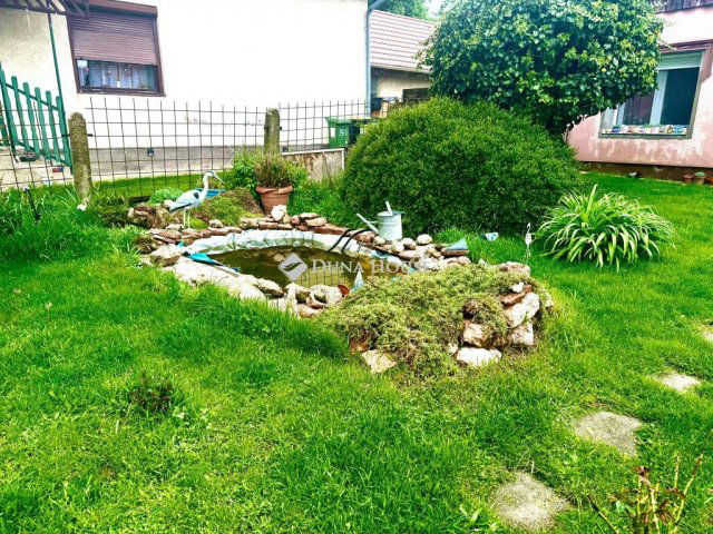 Eladó családi ház, Száron 41 M Ft, 2 szobás