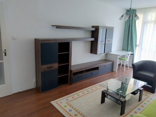 Kiadó panellakás, albérlet, Pécsett 160 E Ft / hó, 2 szobás