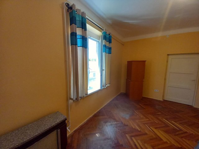 Kiadó téglalakás, albérlet, Szolnokon 125 E Ft / hó, 2 szobás