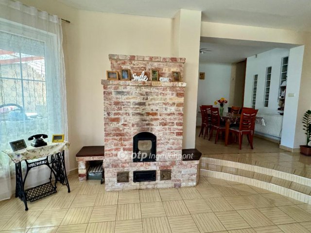 Eladó családi ház, Székesfehérvárott 165 M Ft, 4 szobás