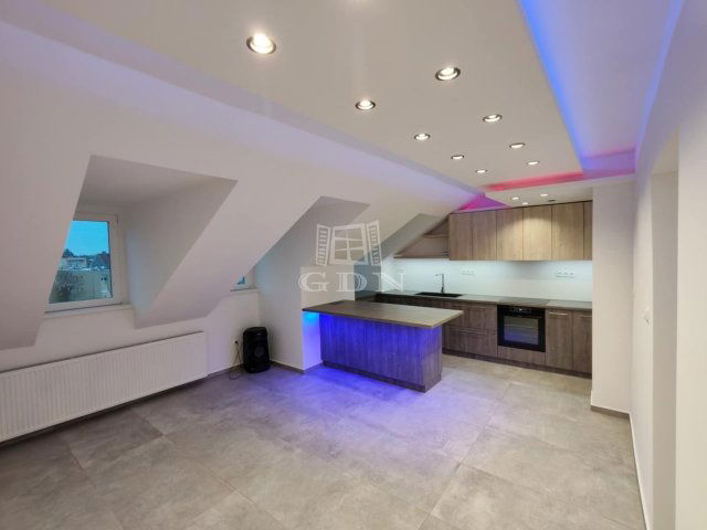 Eladó téglalakás, Baján 57.5 M Ft, 3 szobás