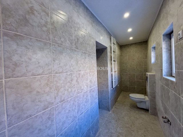 Eladó családi ház, Esztergomban 52.8 M Ft, 3 szobás