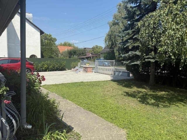 Eladó családi ház, Zamárdiban 179.9 M Ft, 8 szobás