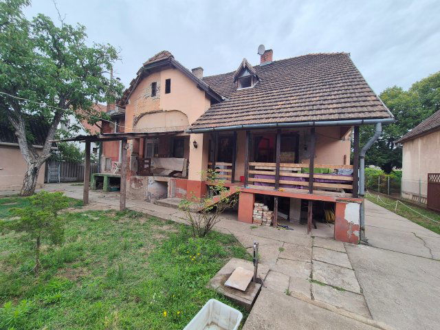 Eladó családi ház, Dunaharasztin 92.8 M Ft, 9 szobás