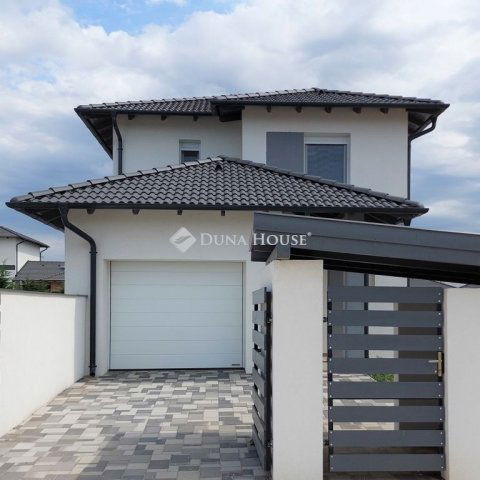 Eladó sorház, Budapesten, XVIII. kerületben 139.9 M Ft, 4 szobás