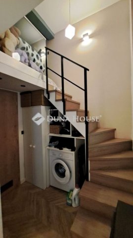 Eladó téglalakás, Budapesten, VI. kerületben 55.9 M Ft, 1 szobás