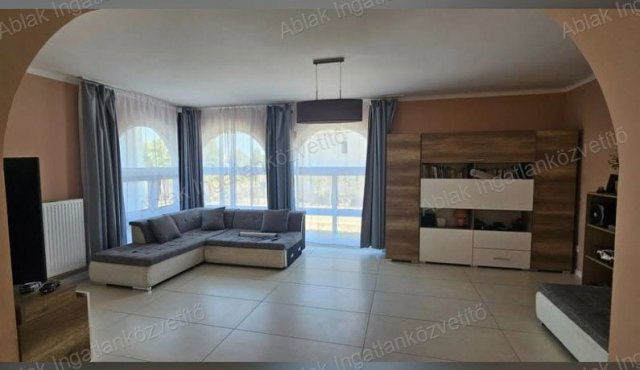 Eladó családi ház, Tiszakécskén 70 M Ft, 6 szobás