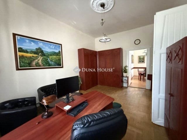 Eladó téglalakás, Székesfehérvárott 169.9 M Ft, 5 szobás