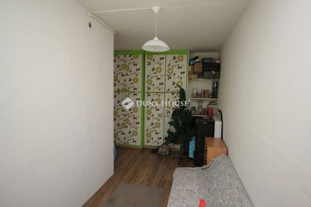 Eladó panellakás, Kecskeméten 45.9 M Ft, 3 szobás