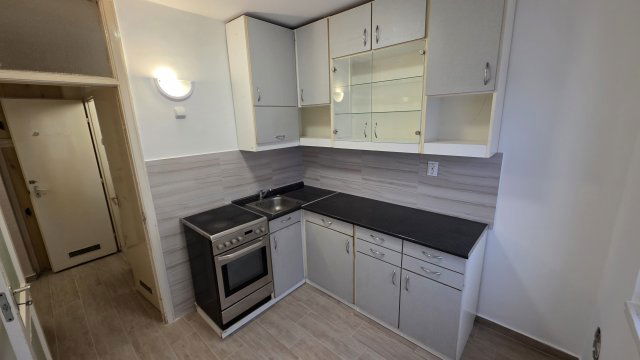 Eladó panellakás, Debrecenben, István úton 57.5 M Ft, 1+2 szobás