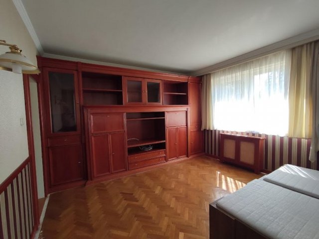 Kiadó családi ház, albérlet, Tatán 300 E Ft / hó, 4 szobás