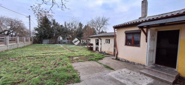 Eladó családi ház, Pécsett 29.99 M Ft, 3 szobás