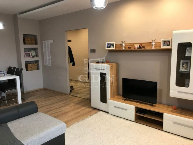 Kiadó téglalakás, albérlet, Szegeden 279 E Ft / hó, 3 szobás