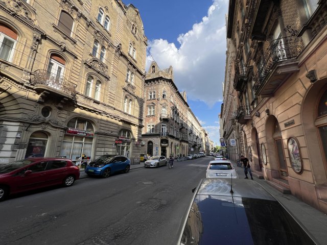 Eladó téglalakás, Budapesten, VI. kerületben 99.9 M Ft, 2 szobás