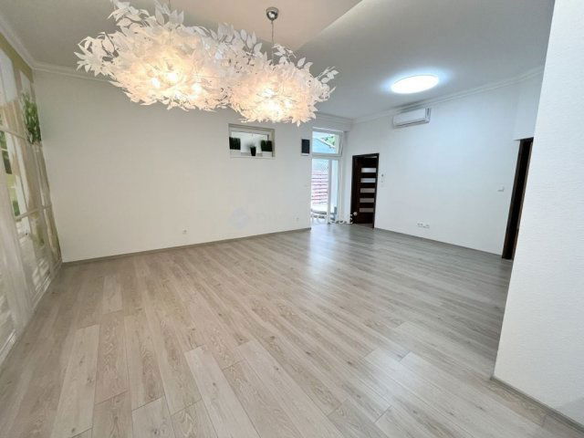 Eladó téglalakás, Budapesten, XX. kerületben 56.7 M Ft, 3 szobás