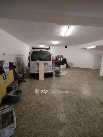Eladó garázs, Pécsett 41.5 M Ft / költözzbe.hu