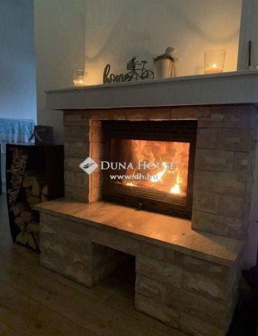 Eladó családi ház, Esztergomban 124 M Ft, 8 szobás