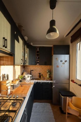 Eladó panellakás, Székesfehérvárott 60 M Ft, 2+1 szobás