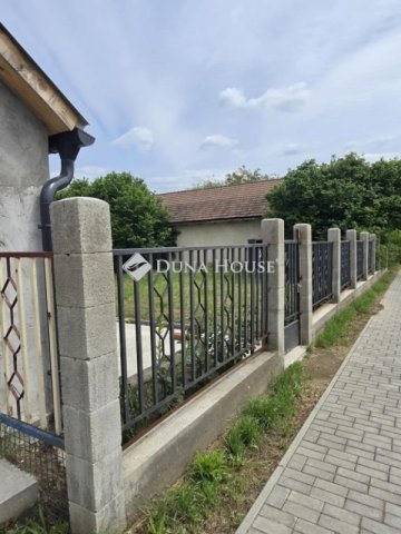 Eladó családi ház, Versegen 32.5 M Ft, 1+1 szobás