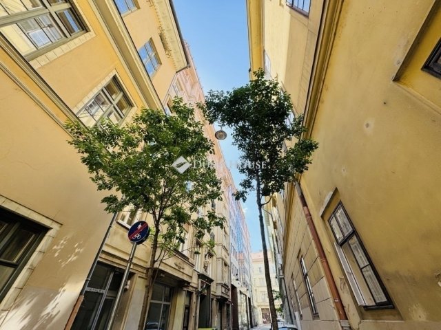 Eladó téglalakás, Budapesten, V. kerületben 119 M Ft, 3 szobás